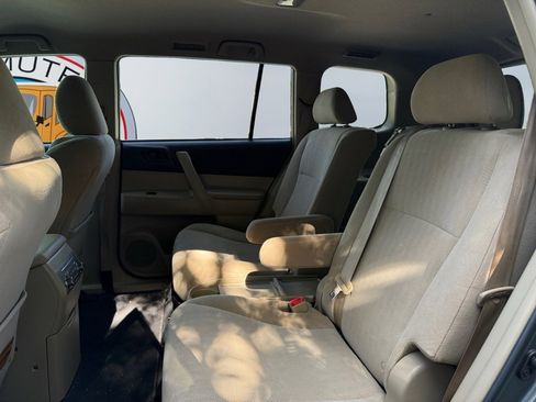 Used 2013 Toyota Highlander Base image 18
