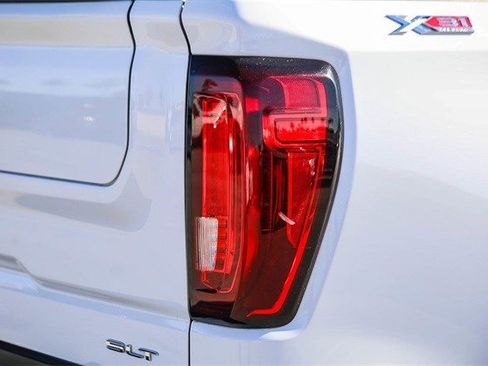 Used 2022 GMC Sierra 1500 SLT image 9