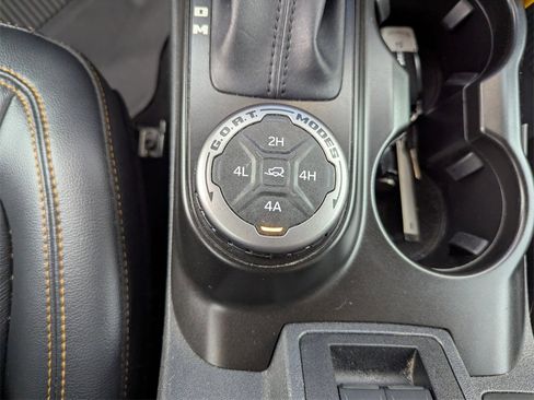 Used 2023 Ford Bronco Badlands image 26