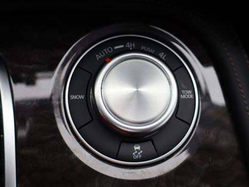 Used 2024 Nissan Armada Platinum w/ Captain's Chairs Package image 32