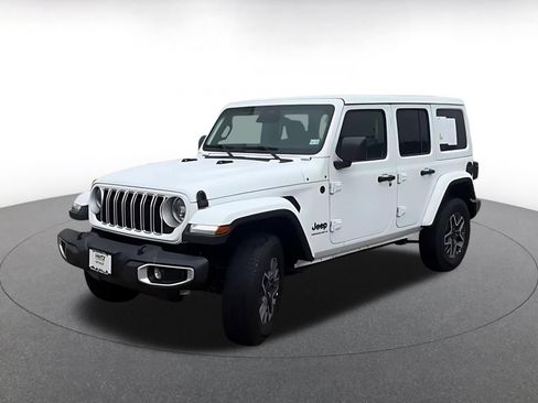 Used 2025 Jeep Wrangler Unlimited Sahara AWD/4WD image 4