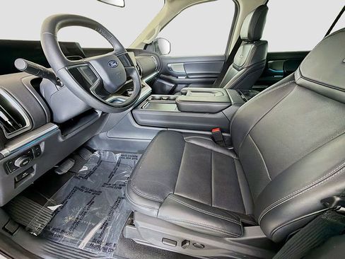 Used 2025 Ford Expedition Platinum AWD/4WD image 26