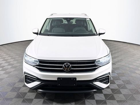 Used 2023 Volkswagen Tiguan SE FWD image 2