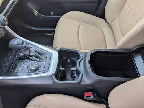 Used 2022 Toyota RAV4 LE AWD/4WD image 27