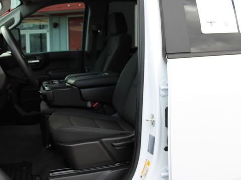 Used 2025 Chevrolet Silverado 2500 Custom w/ Z71 Off-Road Package AWD/4WD image 31