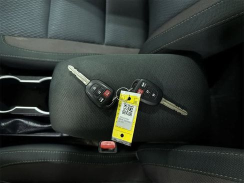 Used 2019 Toyota Corolla LE image 31