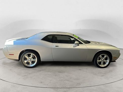 Used 2010 Dodge Challenger R/T RWD image 7