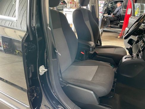 Used 2016 Jeep Patriot Latitude FWD image 18