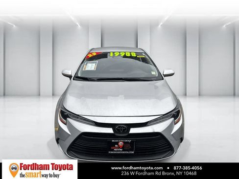 Used 2023 Toyota Corolla LE image 2