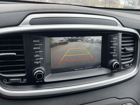 Used 2019 Kia Sorento LX image 27