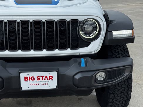 Used 2024 Jeep Wrangler Unlimited Rubicon 4xe AWD/4WD image 5