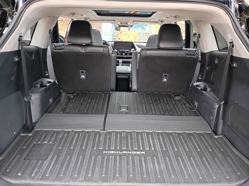 Used 2021 Toyota Highlander Platinum image 14