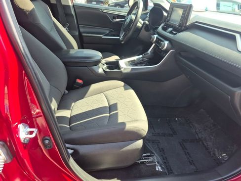 Used 2021 Toyota RAV4 XLE w/ Convenience Package FWD image 23