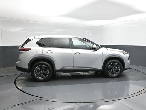 Used 2025 Nissan Rogue SV FWD image 11