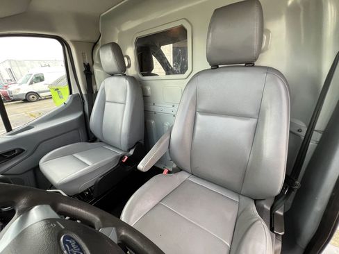 Used 2015 Ford Transit 250 130 Low Roof w/ Exterior Upgrade Package RWD image 7