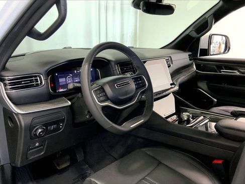 Used 2022 Jeep Wagoneer Series III w/ Flexible Seating Group RWD image 13