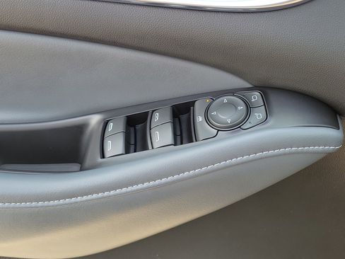 Used 2018 Buick Enclave Essence image 24