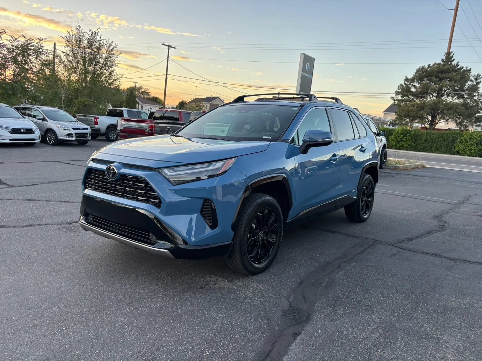 Used 2025 Toyota RAV4 SE w/ Convenience Package AWD/4WD image 3