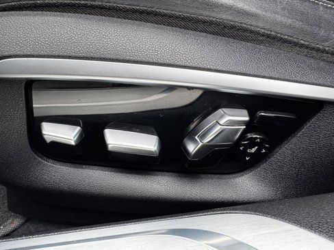 Used 2016 BMW 750i 750i w/ M Sport Package image 30