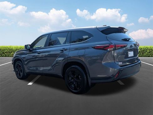 Certified 2024 Toyota Highlander LE image 6