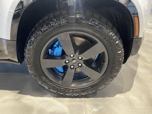 Used 2022 Land Rover Defender 110 V8 AWD/4WD image 13