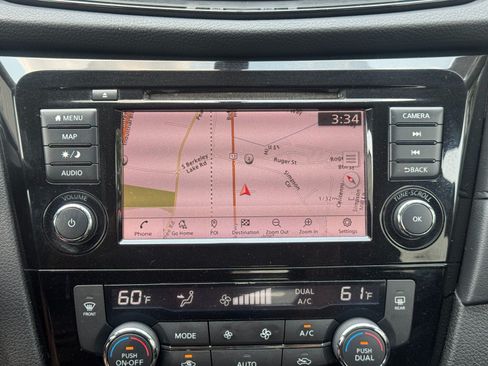 Used 2018 Nissan Rogue SV w/ Premium Package AWD/4WD image 22