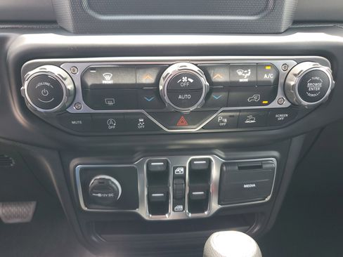 Used 2021 Jeep Wrangler Unlimited Sport AWD/4WD image 25