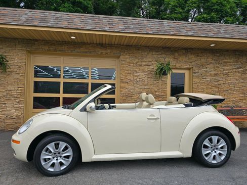 Used 2008 Volkswagen Beetle S FWD image 1
