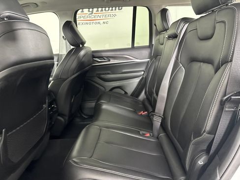 Used 2023 Jeep Grand Cherokee Limited AWD/4WD image 25
