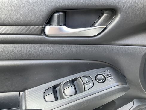 Used 2024 Nissan Altima 2.5 SV image 23