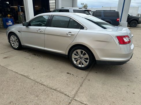 Used 2011 Ford Taurus Limited w/ 301A Rapid Spec Order Code FWD image 2