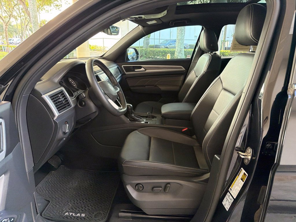 Used 2021 Volkswagen Atlas Cross Sport SE w/ Panoramic Sunroof Package FWD image 6