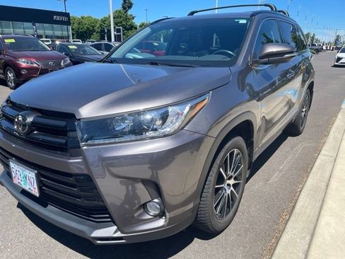 Used 2018 Toyota Highlander SE AWD/4WD image 6