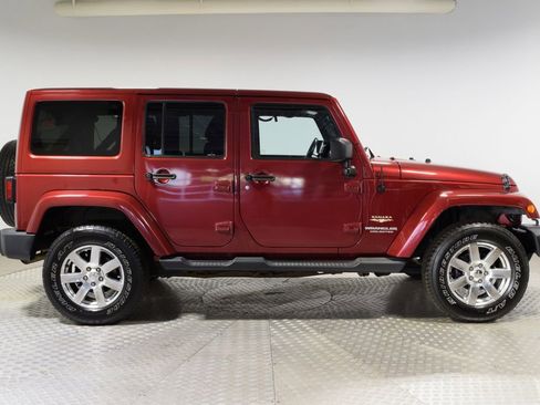 Used 2013 Jeep Wrangler Unlimited Sahara w/ Max Tow Pkg AWD/4WD image 11