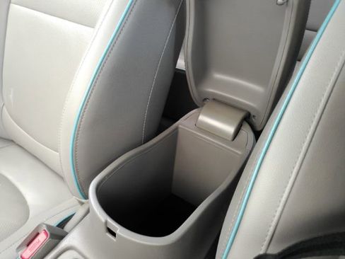 Used 2019 Kia Soul EV + w/ Sun & Fun Package image 51