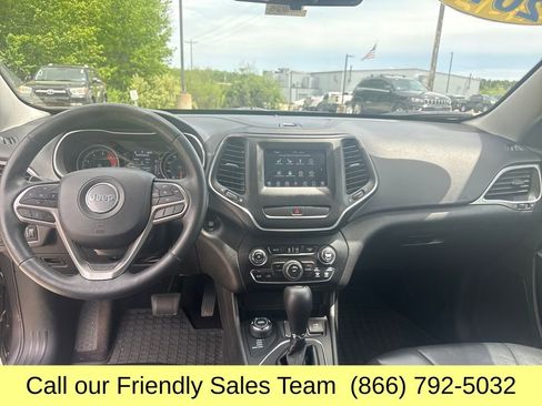 Used 2019 Jeep Cherokee Latitude Plus w/ Cold Weather Group AWD/4WD image 13