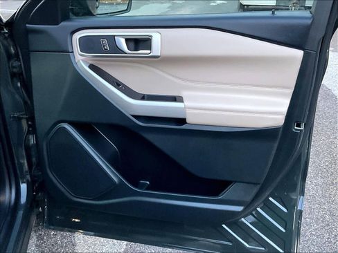 Used 2024 Ford Explorer XLT image 12