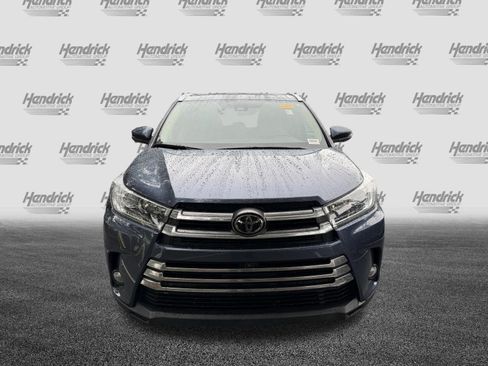 Used 2017 Toyota Highlander Limited Platinum FWD image 3