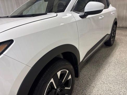 Used 2025 Nissan Kicks SV AWD/4WD image 12