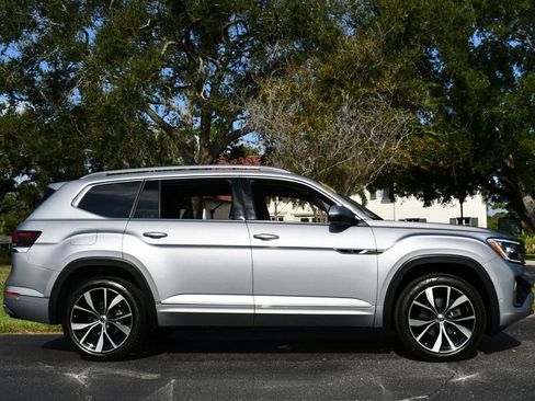 Used 2025 Volkswagen Atlas SEL Premium R-Line image 34