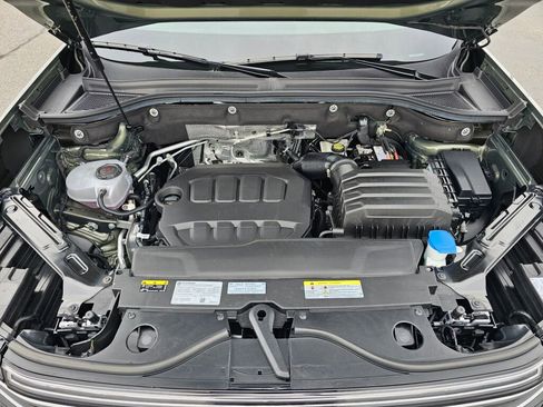 Certified 2025 Volkswagen Atlas Peak Edition SE image 9