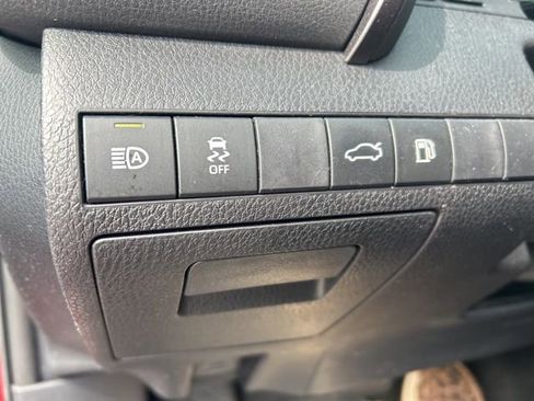 Used 2018 Toyota Camry XLE w/ Four Season Floor Mat Package image 13