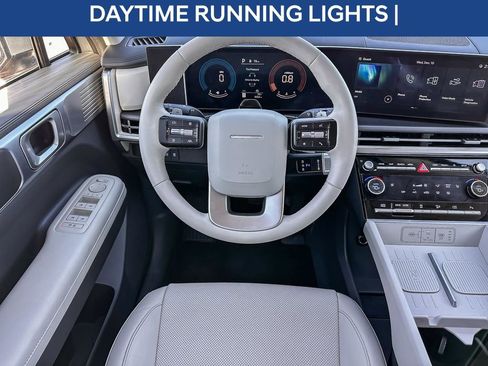 Used 2025 Hyundai Santa Fe SEL FWD image 16