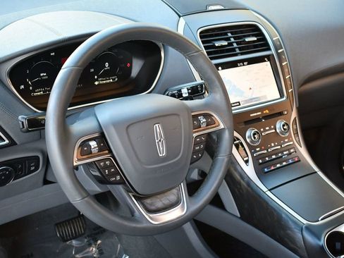 Used 2019 Lincoln Nautilus Reserve image 43