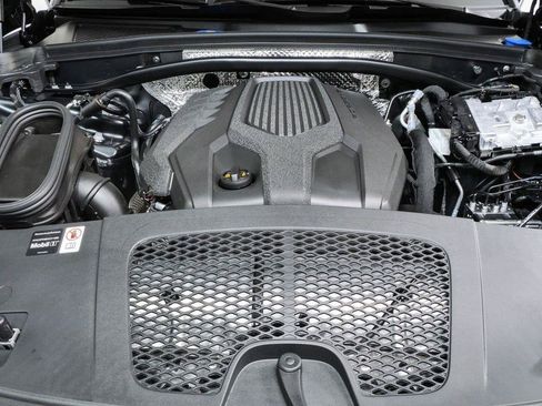 Certified 2026 Porsche Macan Turbo AWD/4WD image 35
