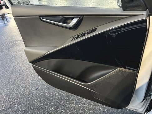 Used 2024 Kia Niro EX image 14