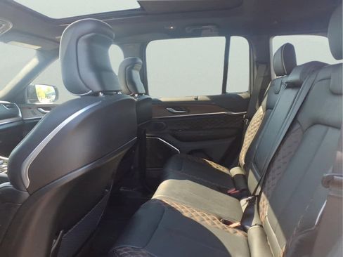 Used 2025 Jeep Grand Cherokee Summit w/ Obsidian Package AWD/4WD image 12