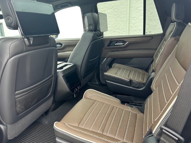 Used 2025 GMC Yukon Denali Ultimate w/ LPO, Illumination Package AWD/4WD image 18