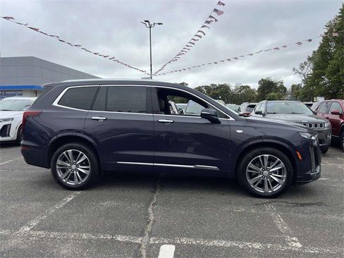 Certified 2025 Cadillac XT6 Premium Luxury image 9