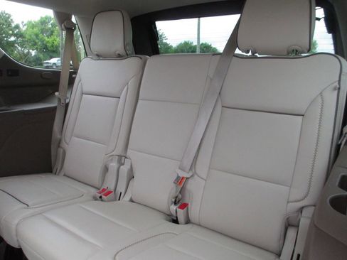Used 2021 GMC Yukon Denali w/ Denali Premium Package AWD/4WD image 26